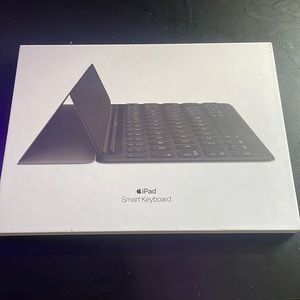 Apple smart key board 10.5 inch